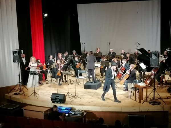 &bdquo;Във вихъра на любовта&rdquo; на троянска сцена