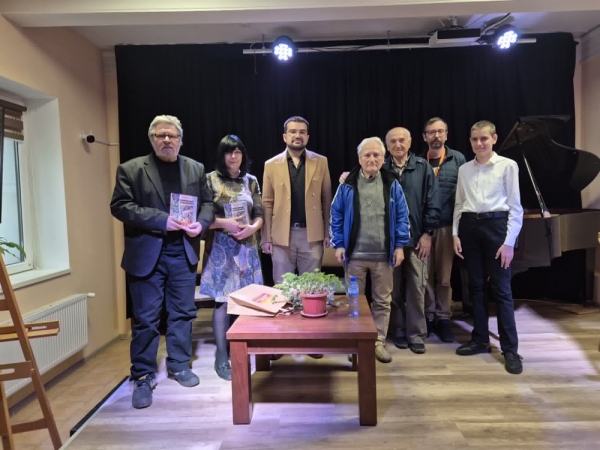 Поетът и художник Илия Ганчев представи новата си книга &bdquo;Воюваща невинност&ldquo;