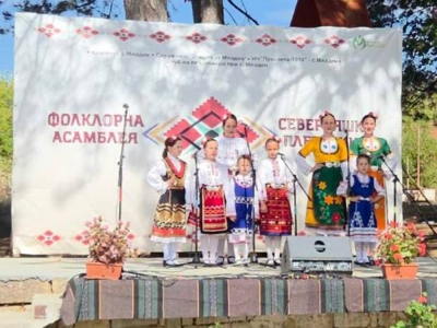 Второ място на детски фолклорен състав &bdquo;Песенна шевица&ldquo; във фолклорна асамблея "Северняшка плетеница"